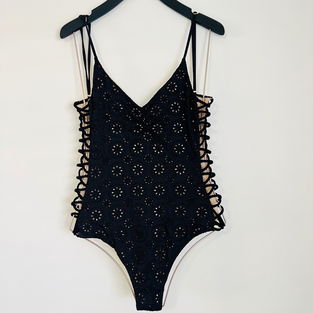 Amuse Society Frances one pice suit - Picture 1 of 6